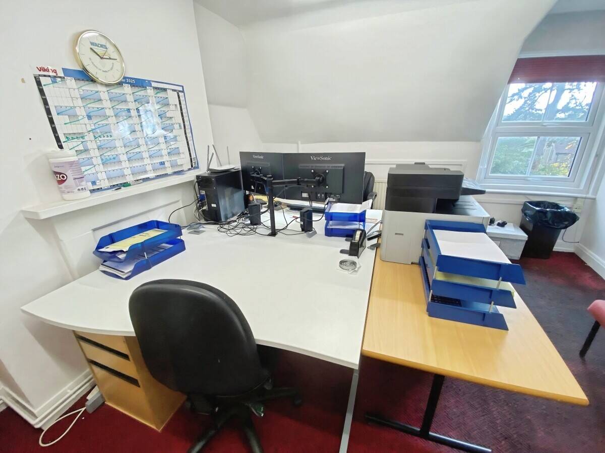 Second-floor offices with parking and shared facilities in Earley, Reading for lease Photo 14