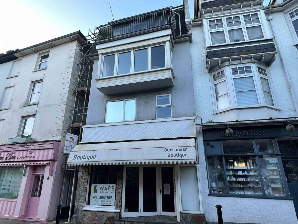 Mixed-Use Property for Sale in Brixham Harbour with Apartment and Retail Space Photo 14
