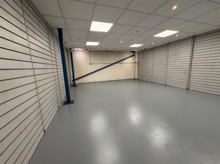 Light industrial unit for sale in Bristol with off-street parking and flexible layout Photo 14