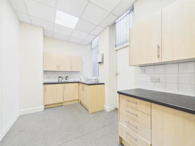 Former bank building in Bristol City Centre with ground floor office and basement storage available Photo 14