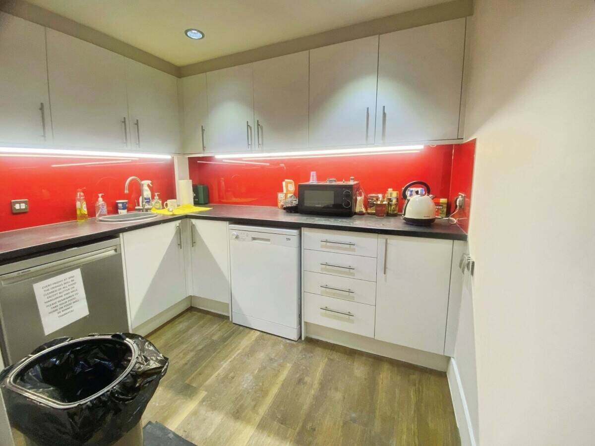 Modern Warehouse and Offices for Sale in Wickford Essex with Versatile Space Available Photo 14