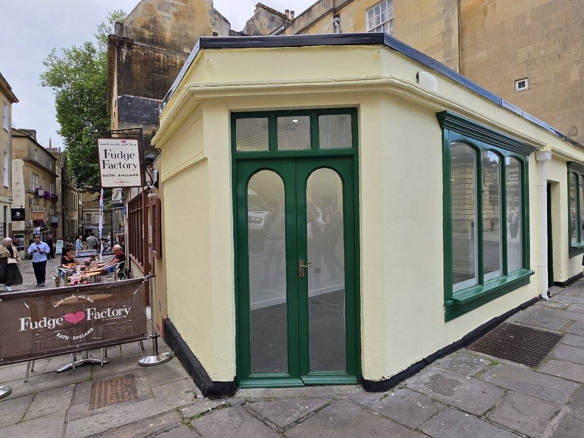 Bath City Centre Overlooking Abbey & Roman Baths - New Lease Available Photo 14