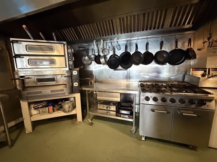 A well presented and fully fitted cafe/restaurant of approximately 725 sq ft located on wells road, knowle. the premises is arranged as front customer Photo 14