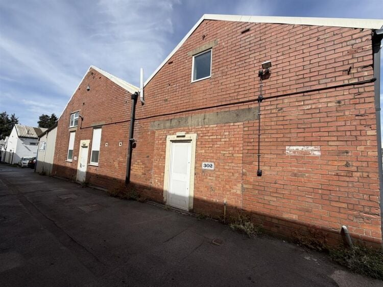 Double Fronted Industrial Unit for Sale in Bristol with Yard and Parking Facilities Photo 14