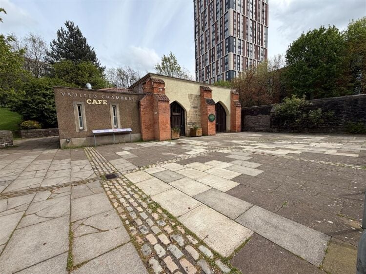 Grade II Listed Property for Sale in Bristol City Centre, Ideal for Café or Similar Business Photo 14