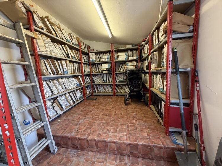 Self-Contained Office Building for Sale in Bristol with Storage Yard and Parking Photo 14