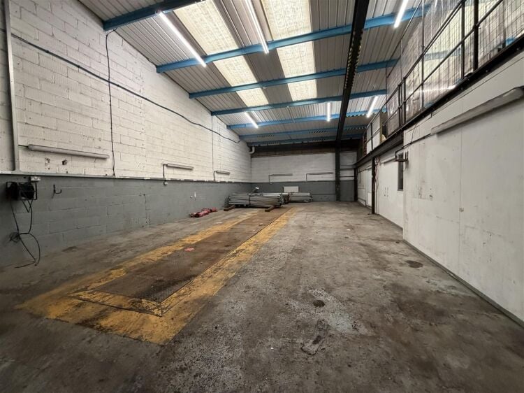 An end of terrace industrial unit measuring approximately 4,030 ft² (374.4 m²) with additional mezzanine storage. the unit benefits from a s Photo 14