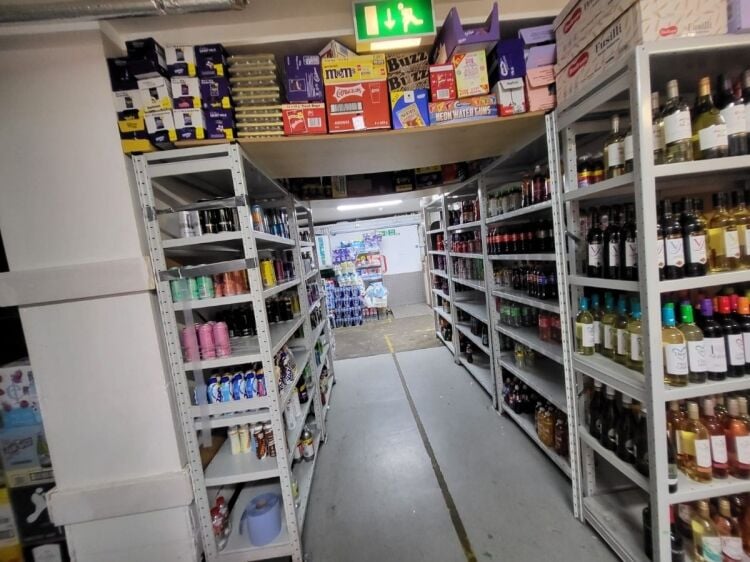 Refurbished convenience store for sale in Hornchurch East London with potential for expansion Photo 14