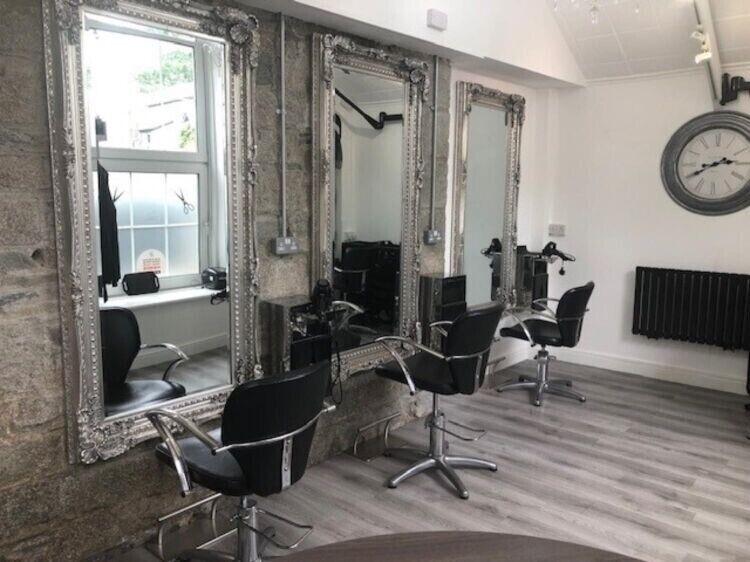 Prime Investment Opportunity: Freehold Hair Salon in St Cleer, Liskeard Photo 14