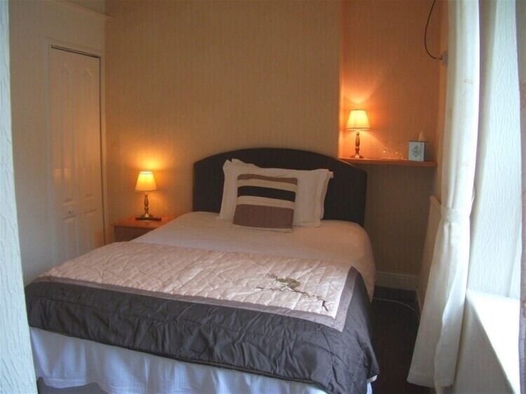 Prime Investment Opportunity: Freehold Property with Tea Rooms and B&B in Harrogate Photo 14