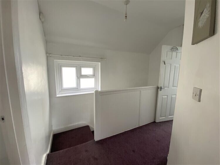 Berkshire Commercial Property with Conversion Potential in Prominent Market Town Photo 14