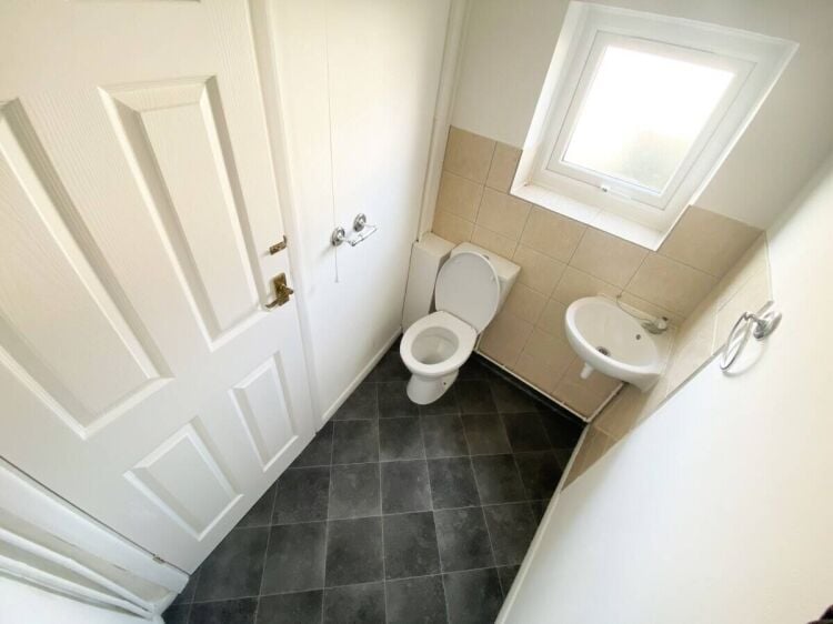 Renovated 5-Bedroom Semi-Detached Property in Desirable Oadby, Leicester LE2 Kendrick Drive Photo 15