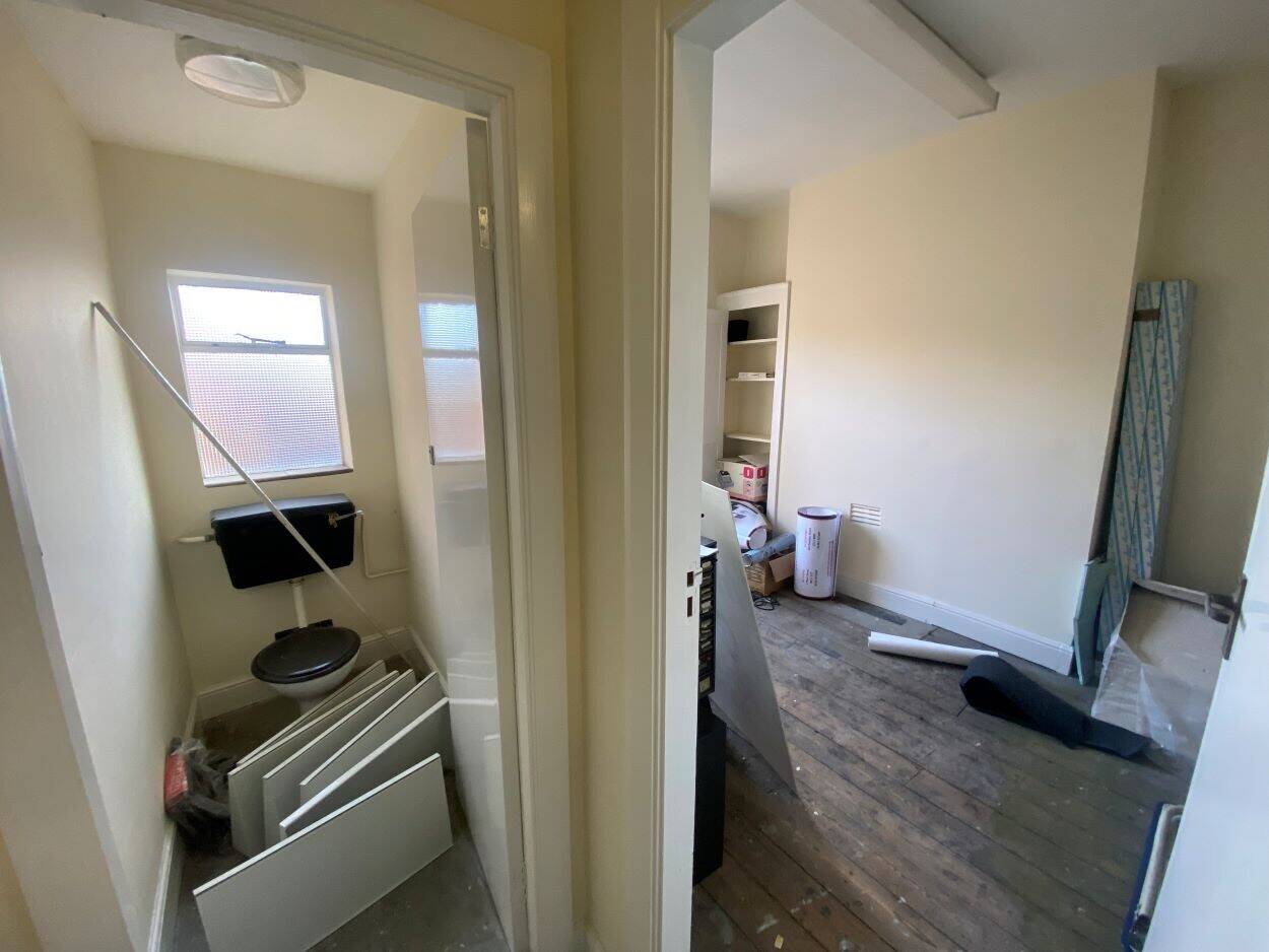 Commercial Premises To Let in Reading Town Centre - West Street - 3 Levels Photo 15