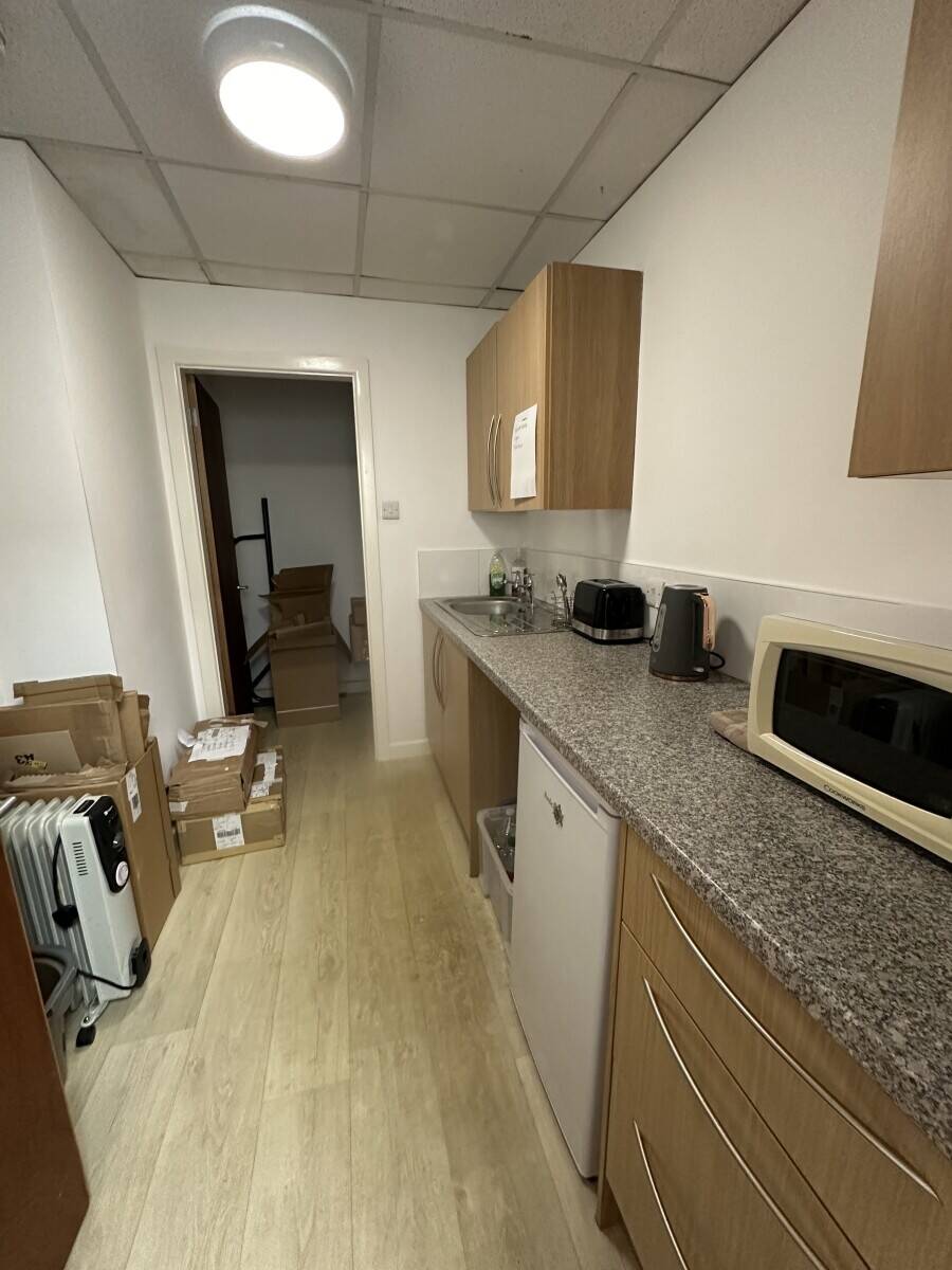Prime Multi-Purpose Property in Buxton - Renovated Luxury Apartment and Commercial Spaces Awaits New Photo 15