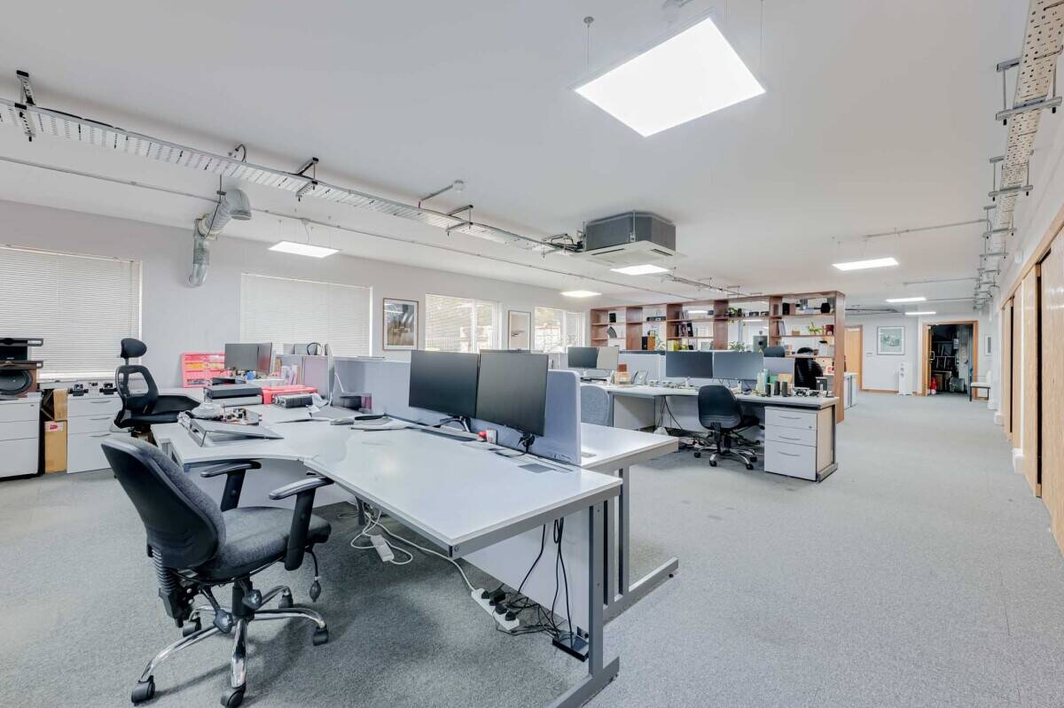 Prime Office Industrial Investment Opportunity in Rayleigh, Essex - 12,896 sq. ft. Photo 15