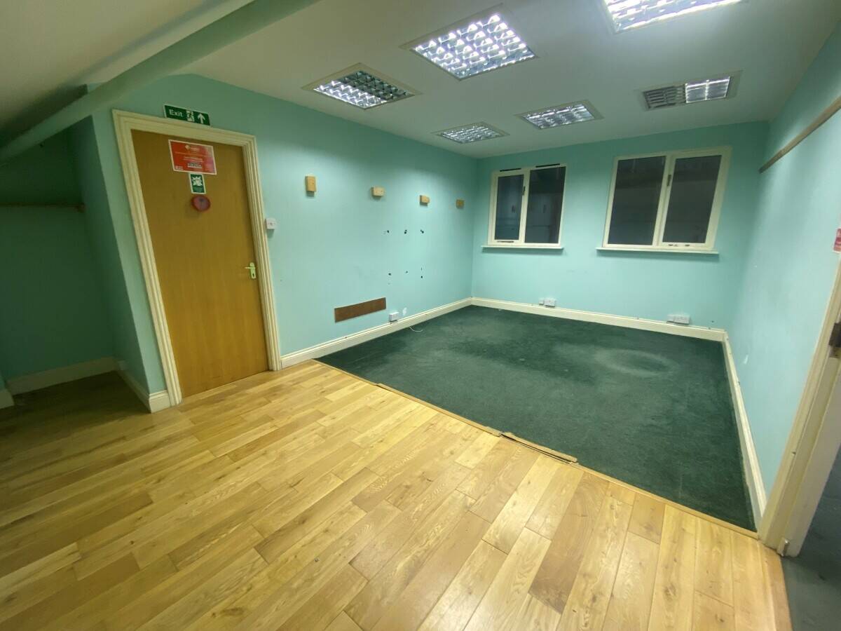 LIGHT INDUSTRIAL WAREHOUSE WITH GROUND & FIRST FLOOR OFFICES APPROX 3,000 SQ FT Photo 15