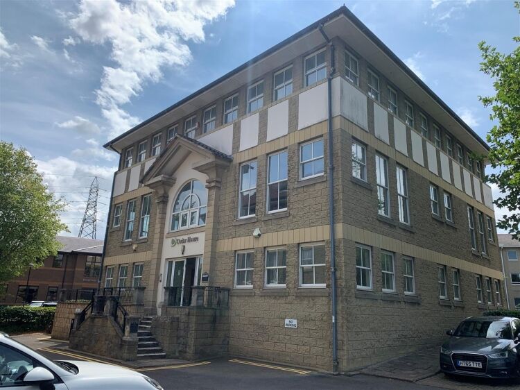 Impressive 5,975 sq ft office headquarters with 17 parking spaces in Almondsbury Business Park Photo 15