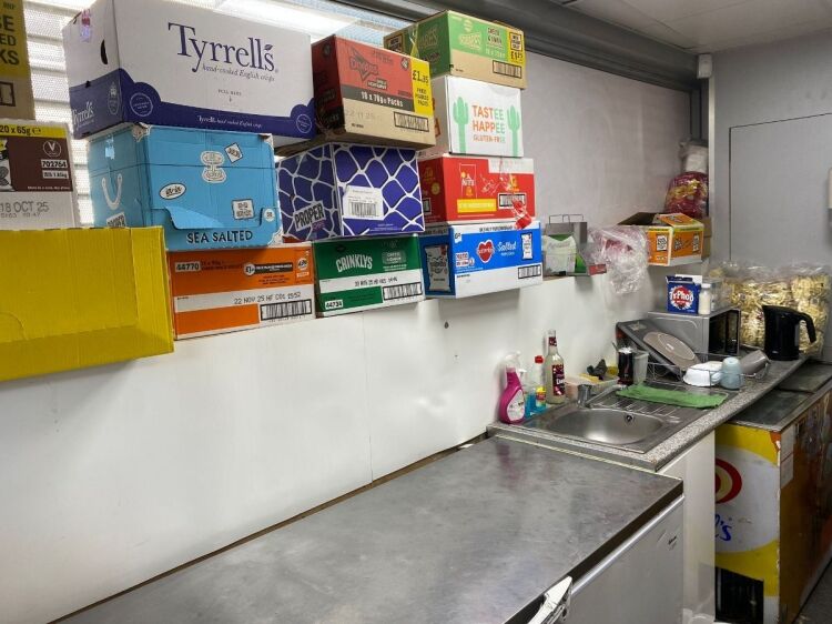 Grocery and convenience store for sale in London near Wood Green Photo 15