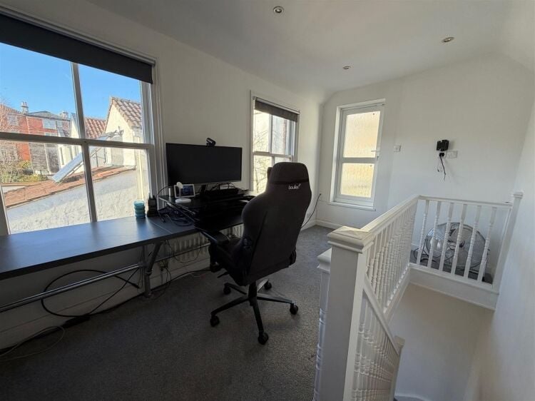 Versatile 1,400 ft² studio space for sale in Bristol with gym and garden amenities Photo 15