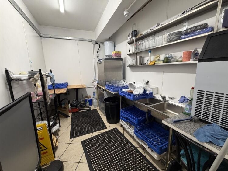 Wine Bar and Restaurant for Sale in Bristol with Annual Lease of £35,000 Photo 15