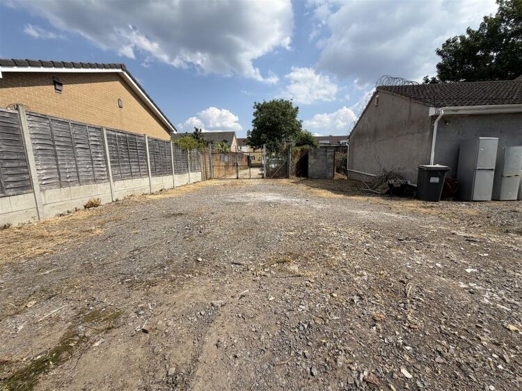 The property comprises a substantial retail unit extending to approximately 3,526 sq ft. Photo 15