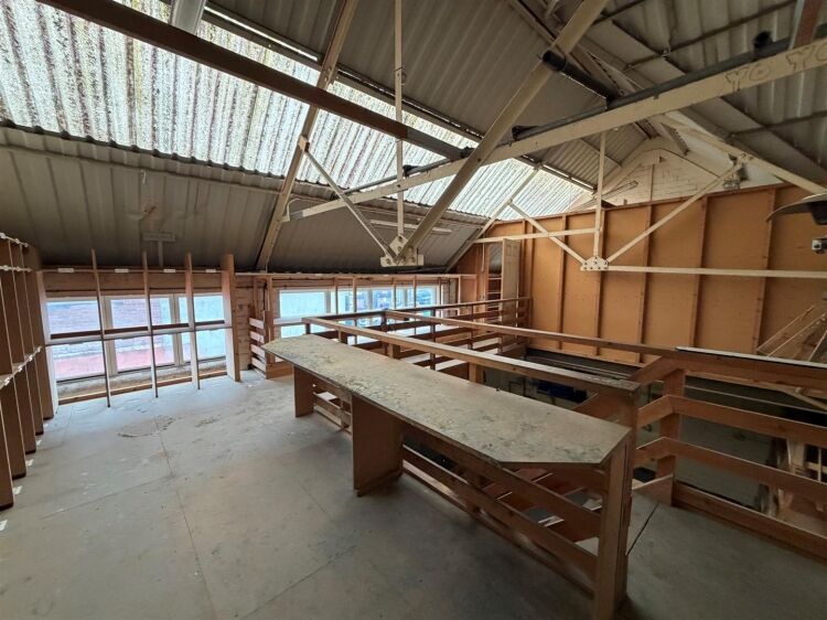 Double Fronted Industrial Unit for Sale in Bristol with Yard and Parking Facilities Photo 15