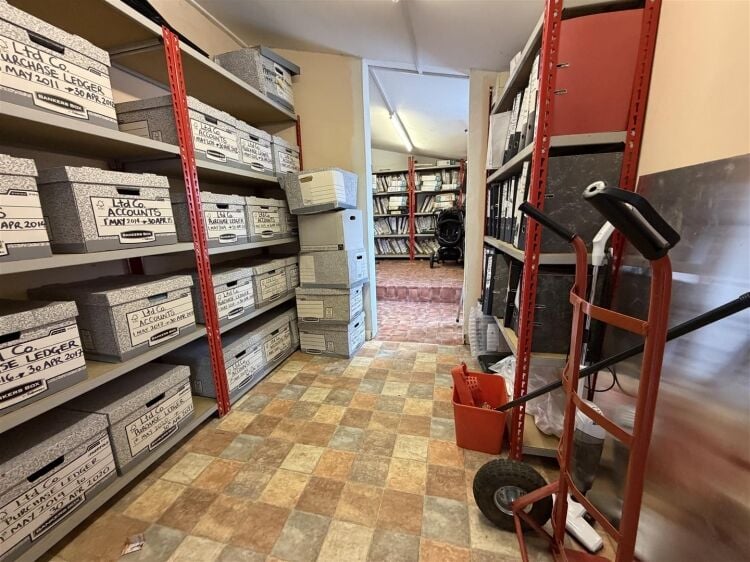Self-Contained Office Building for Sale in Bristol with Storage Yard and Parking Photo 15