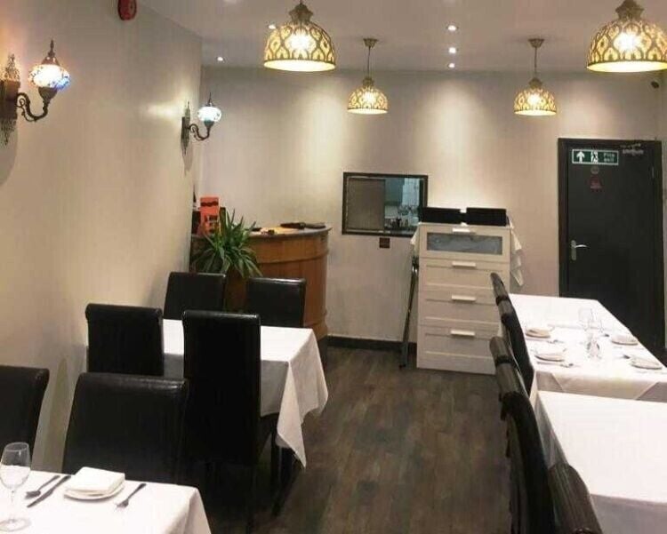 Substantial Retail Premises Available in Middlesex, London - New Lease and Loan Possible Photo 2