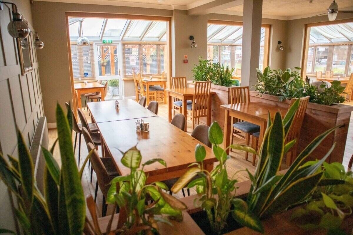 Substantial Riverside Hotel & Restaurant in Prime Quayside Location, East Sussex Photo 2