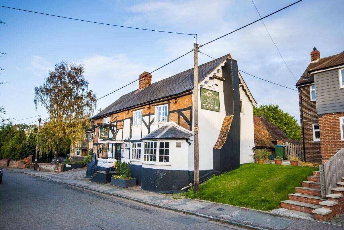 Freehold Village Pub in Milton Keynes, Buckinghamshire - Great Development Potential Photo 2