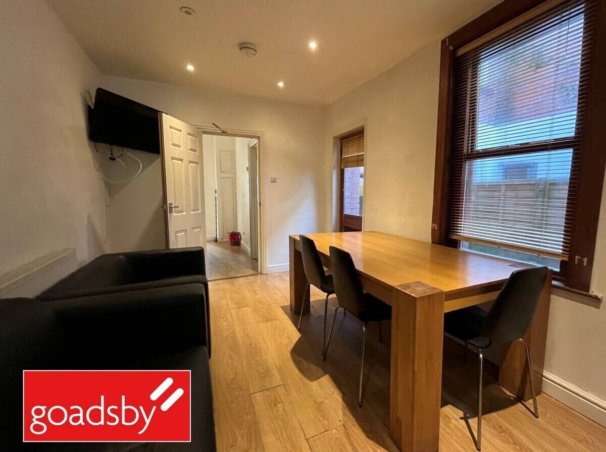 Fully Furnished HMO in High Demand Southampton Area, Ready for Immediate Vacancy Photo 2