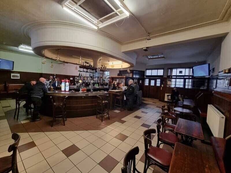 High Yielding Glasgow Public House with Long-Term Tenant for Sale Photo 2