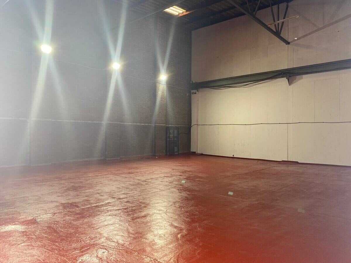 Flexible Lease Light Industrial Units in Belvedere, London, Ranging from 1500 to 3500 SQ FT Photo 2
