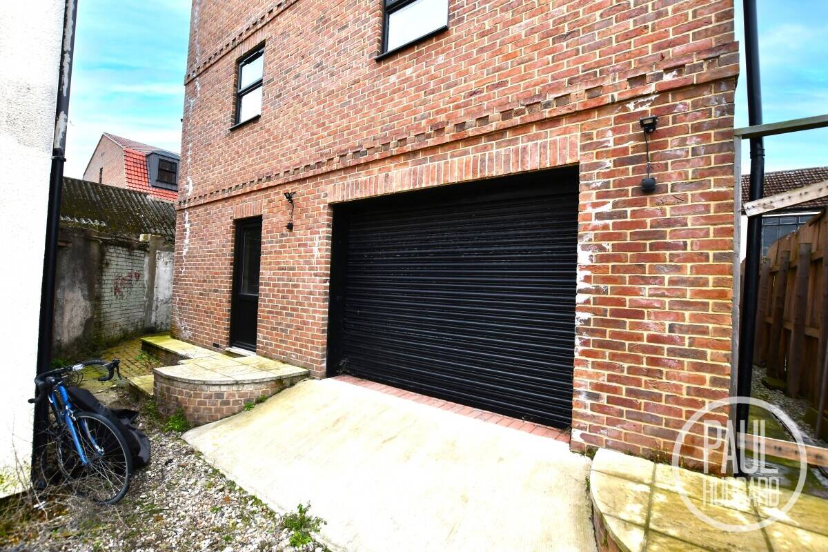 Leasehold Commercial Unit in Great Yarmouth, Ideal for First Time Business Owner, Tenant in Situ Photo 2