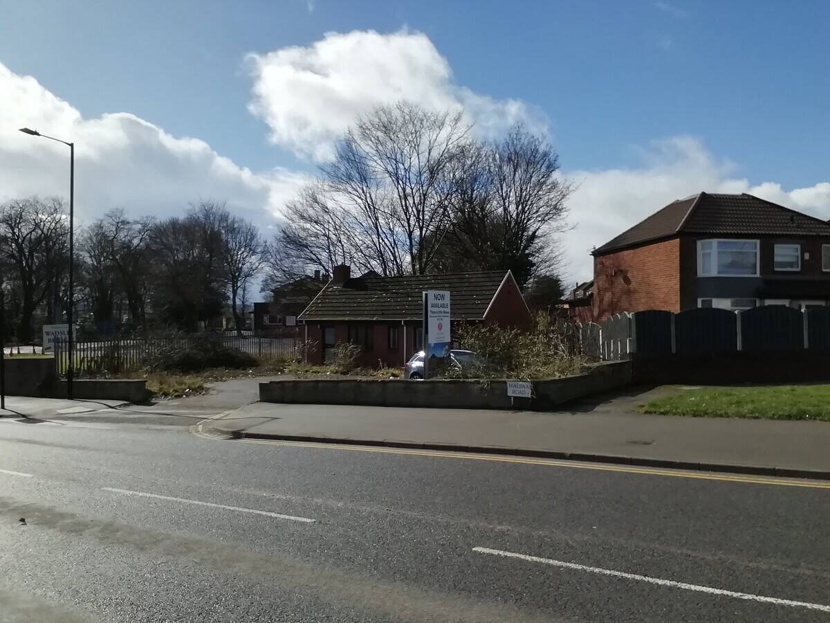 Prime Fast Food/Retail Opportunity in High-Traffic Sheffield Location Photo 2