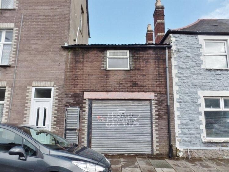 Prime Cardiff Garage with Approved Maisonette Plan, Ideal Investment Opportunity Photo 2