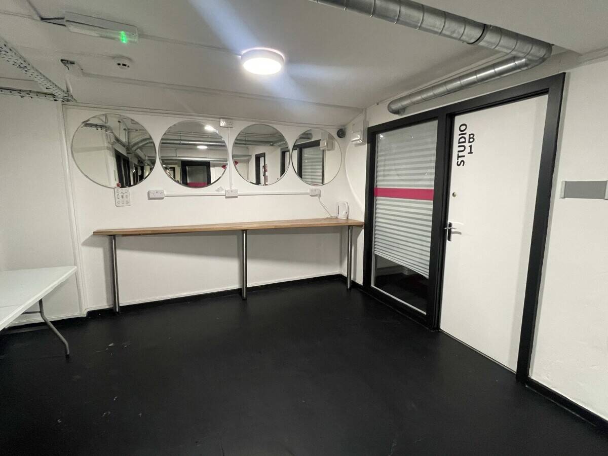Wolverhampton City Centre Offices & Studios Now Open for Rent 24/7 Photo 2