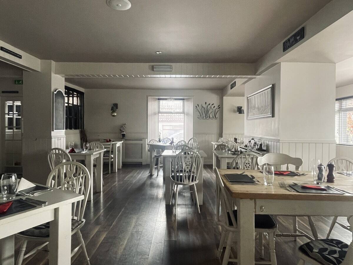 Former Fife Arms Hotel with Huge Potential - Restaurant, Bar, Letting Rooms and Owners' Accommodati Photo 2