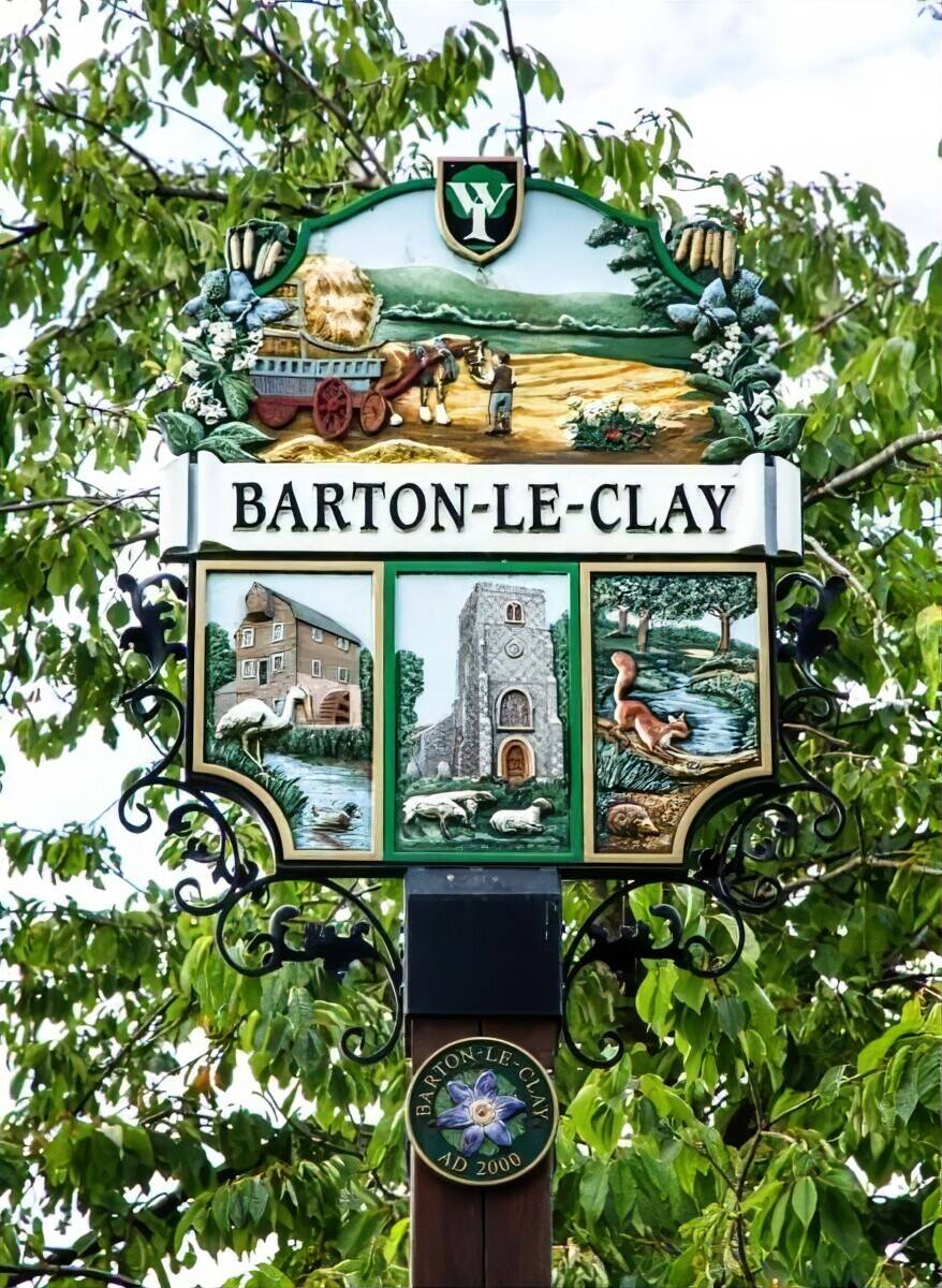 17th Century Freehold Country Pub in Barton le Clay, Bedfordshire with High Trade Potential Photo 2