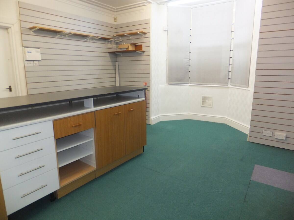 Prime Ground Floor Retail/Office Space for Rent in Buxton Town Centre Photo 2
