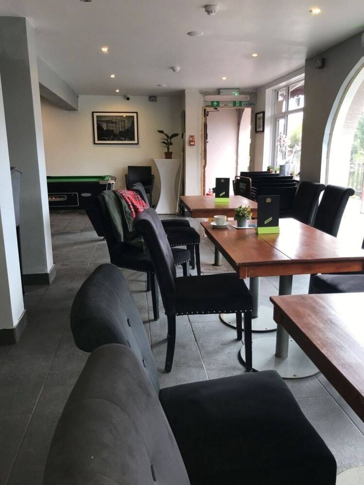 Modern Sports Pub and Four Bedroom Flat Seeking New Ownership in Reading Berkshire Photo 2