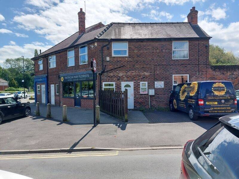 Very Visible Retail Unit TO LET ideal for salon, cafe, retail etc 196 Melrosegate, York, YO10 3SW Photo 2
