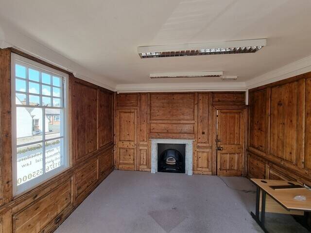 REDUCED OFFICES TO LET  WITH PARKING - APPROX. 1,700 SQ. FT.  within a GRADE II LISTED PROPERTY Photo 2