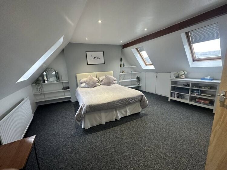 Dual Income Commercial Property with Apartment in Buxton, Near Peak District Photo 2