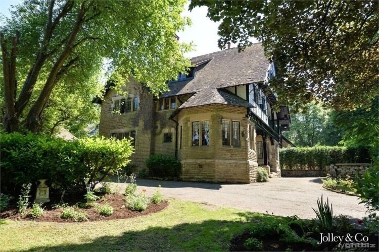 Arts and Crafts Landmark Building in Buxton Derbyshire - Unique Investment Opportunity with Approve Photo 1
