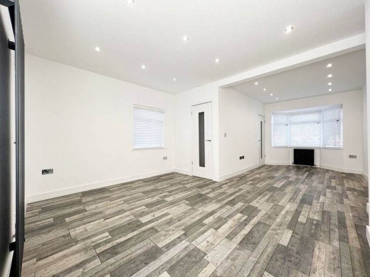 Modern 3-Bed Semi-Detached Property, Newly Renovated in Queniborough LE7 Photo 2
