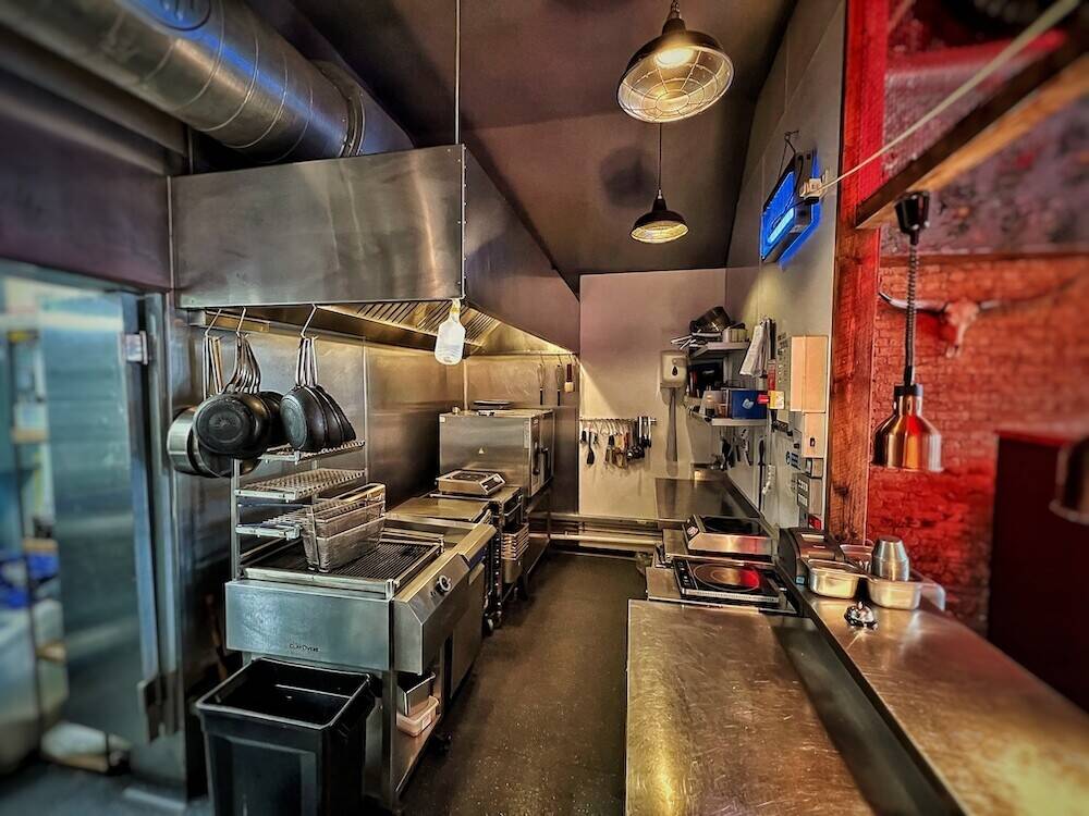 Prime Location Restaurant & Bar Lease Available Near Balham Station, London SW12 Photo 2