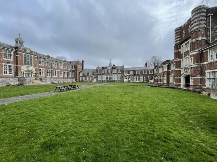 Offices and Business Units To Let For Sale in Newton Abbot Photo 1