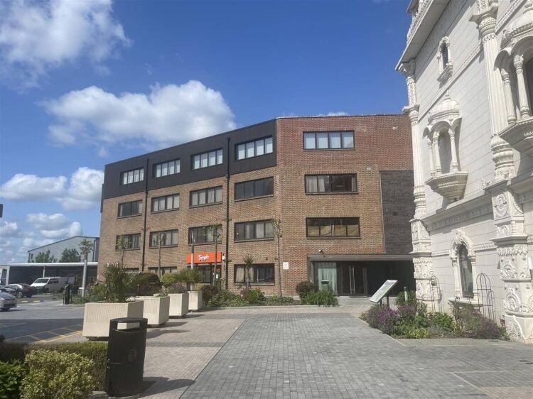 Immediate Occupation: Newly Renovated Luxury Offices on Kingsbury Road, London in Jubilee Centre Photo 2