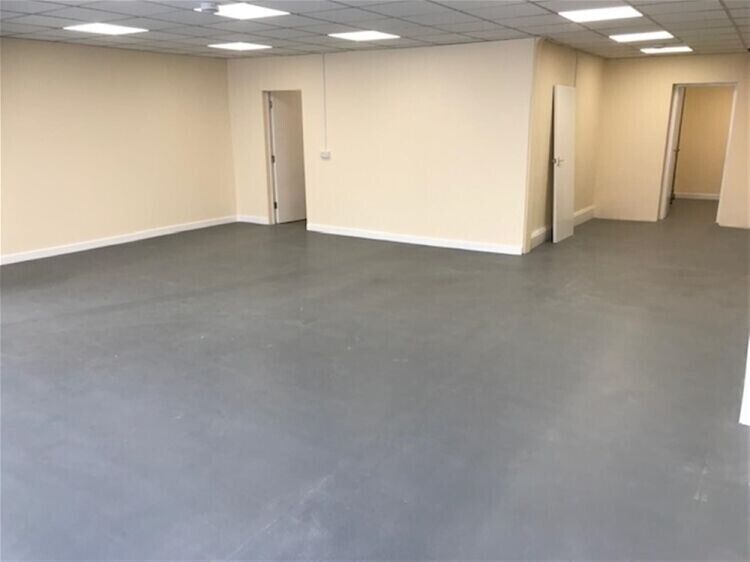 Retail Premises in a Prime Position For Sale in Newton Abbot Photo 2